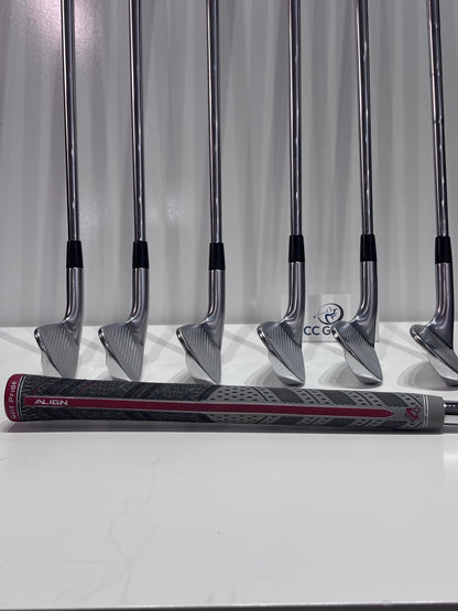Titleist MB Forged 4-PW Irons / Project X 7.0 XX-Stiff Flex