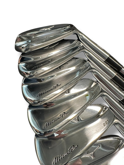 Mizuno Pro 221 Irons / 4-PW / DG115 S300 Stiff