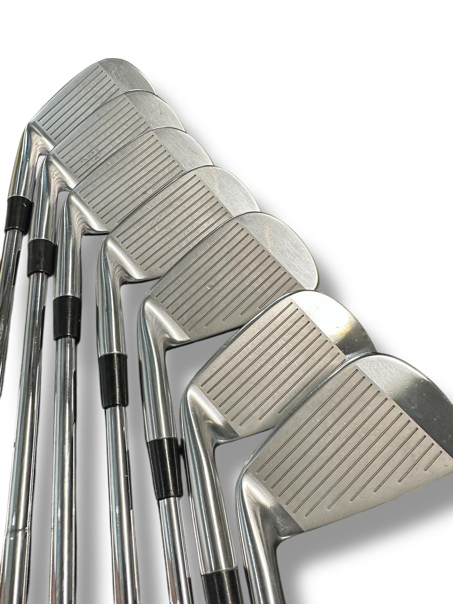 Mizuno Pro 221 Irons / 4-PW / DG115 S300 Stiff